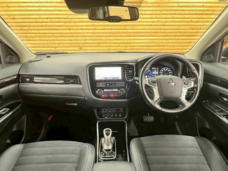 OUTLANDER PHEV-1