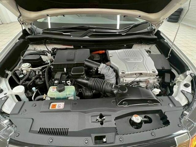 OUTLANDER PHEV-13