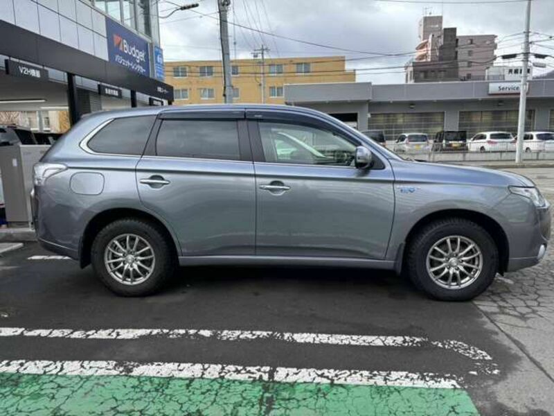 OUTLANDER PHEV-8