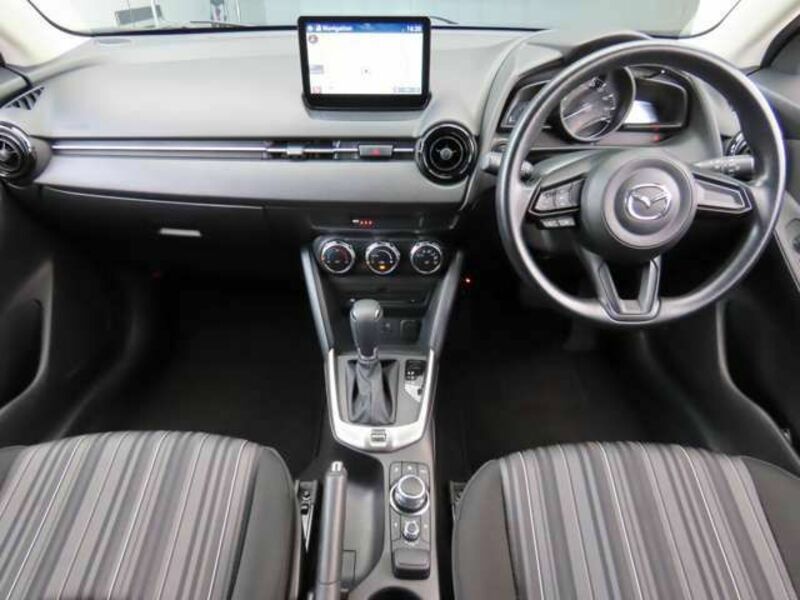 MAZDA2-4