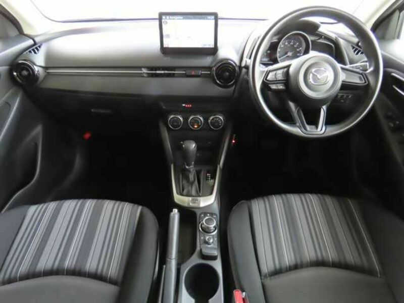 MAZDA2-4