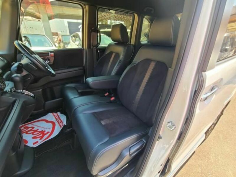 N BOX CUSTOM-24