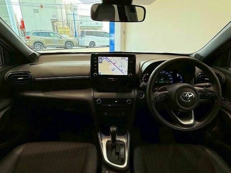 YARIS CROSS-1