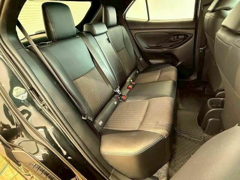 YARIS CROSS-9
