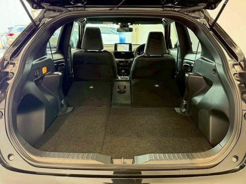 YARIS CROSS-10