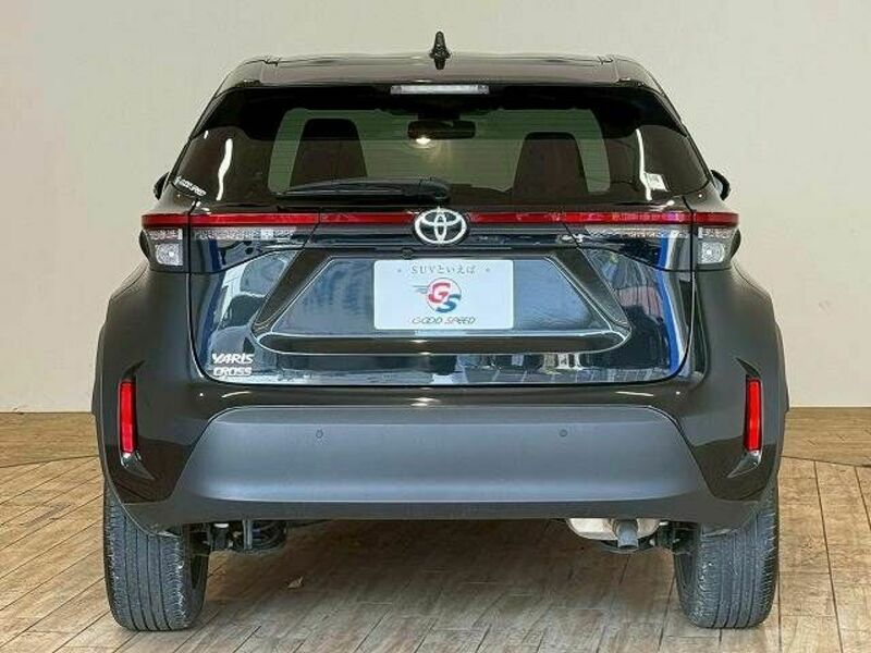 YARIS CROSS-12