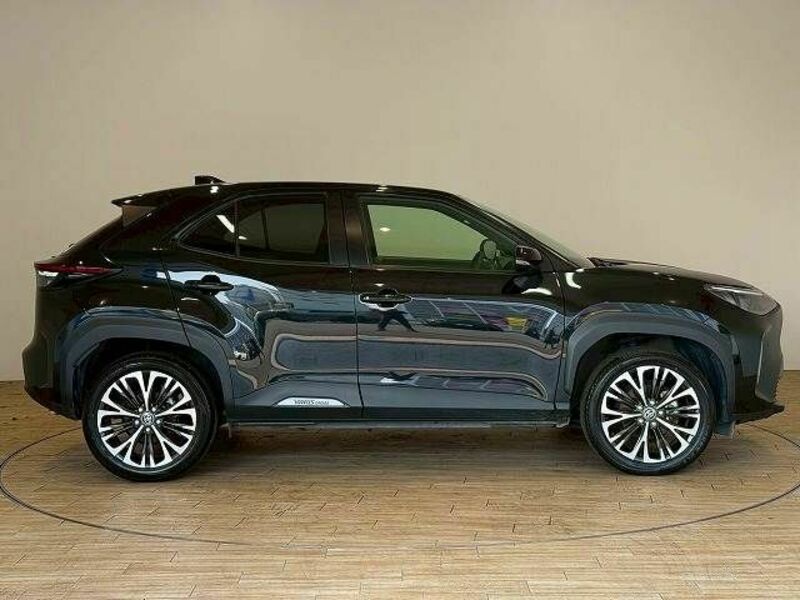 YARIS CROSS-16