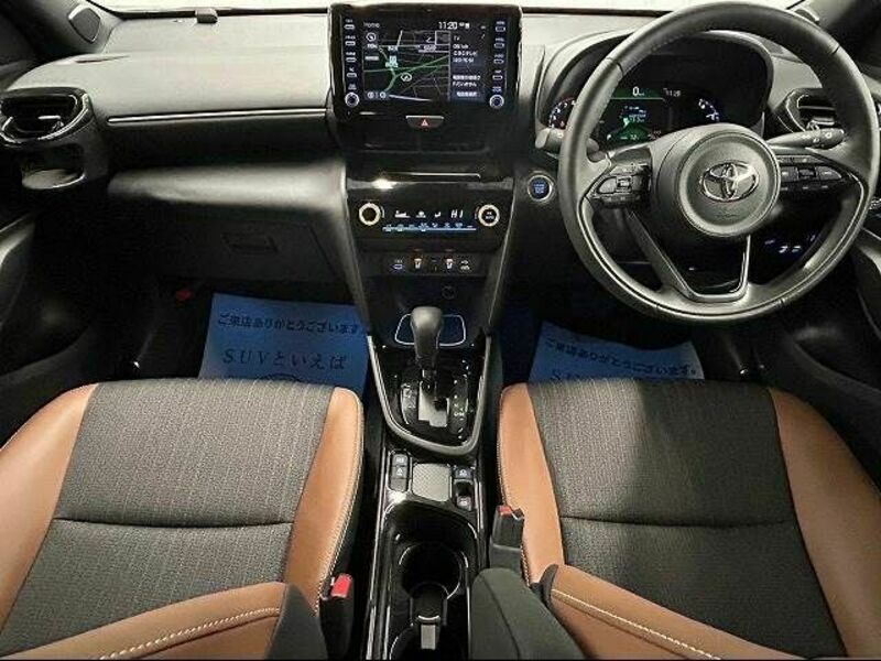 YARIS CROSS-1