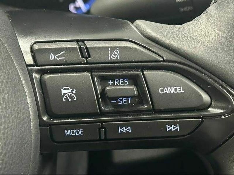 YARIS CROSS-7