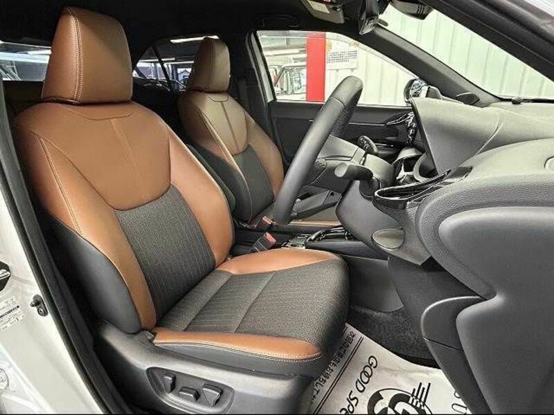 YARIS CROSS-8