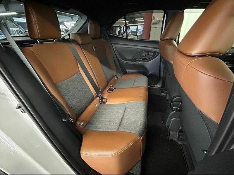 YARIS CROSS-9