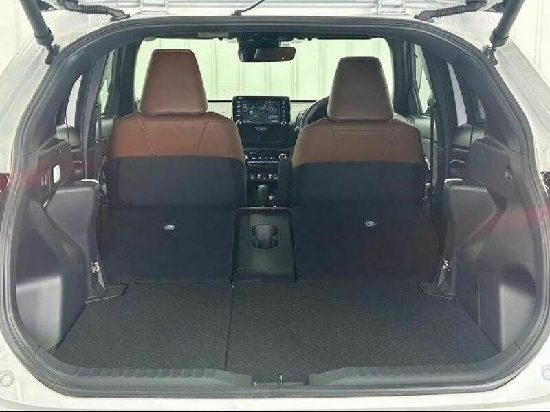 YARIS CROSS-10