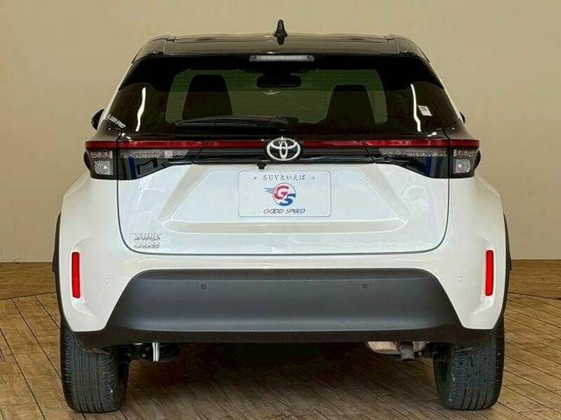 YARIS CROSS-12