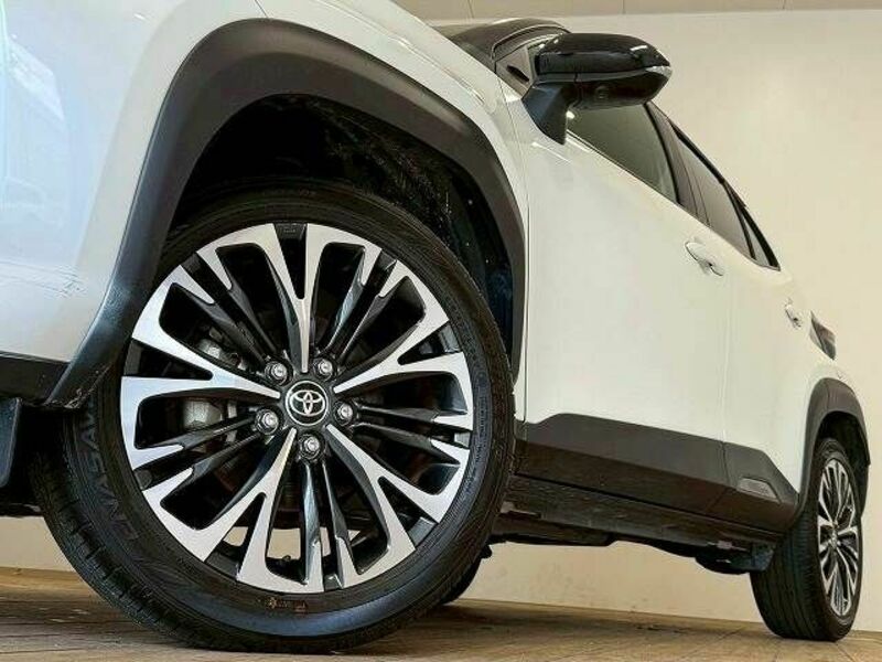 YARIS CROSS-17