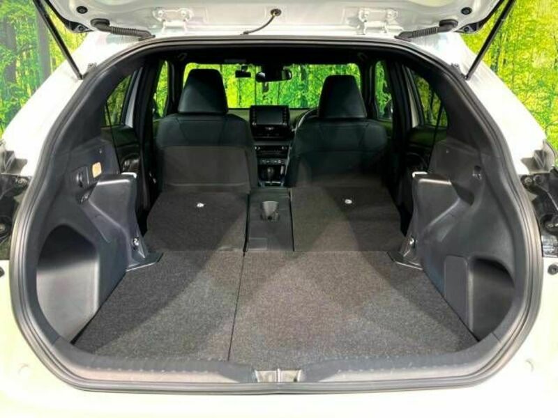 YARIS CROSS-10