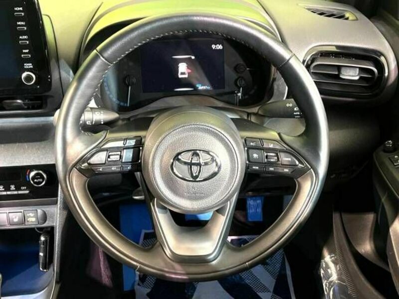 YARIS CROSS-11