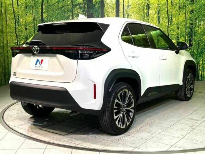 YARIS CROSS-17