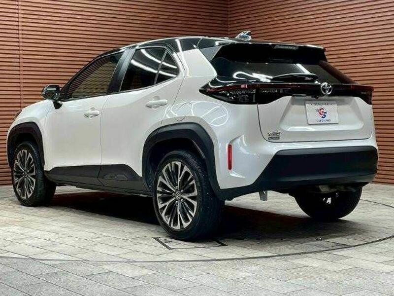 YARIS CROSS-12