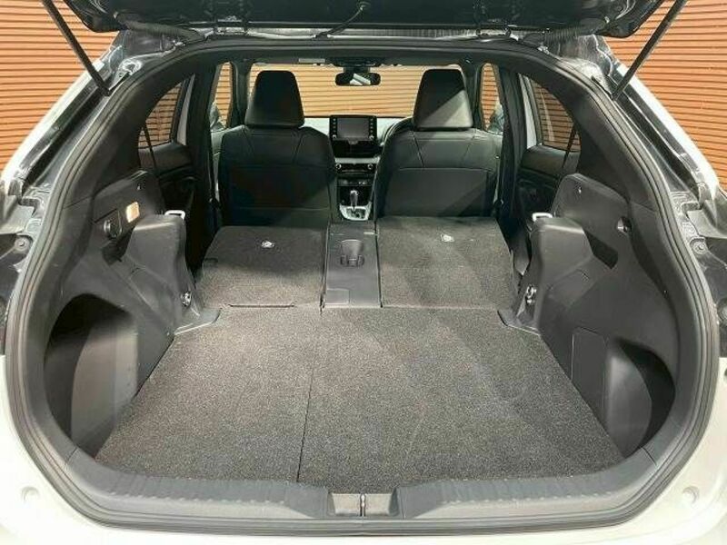 YARIS CROSS-16