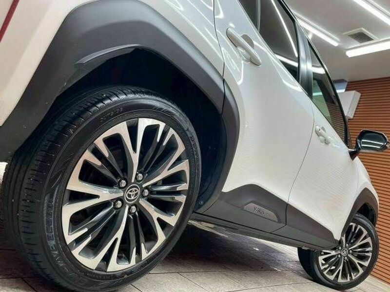 YARIS CROSS-18