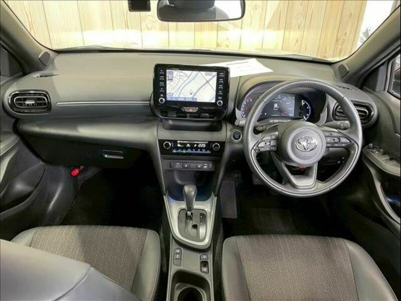 YARIS CROSS-1