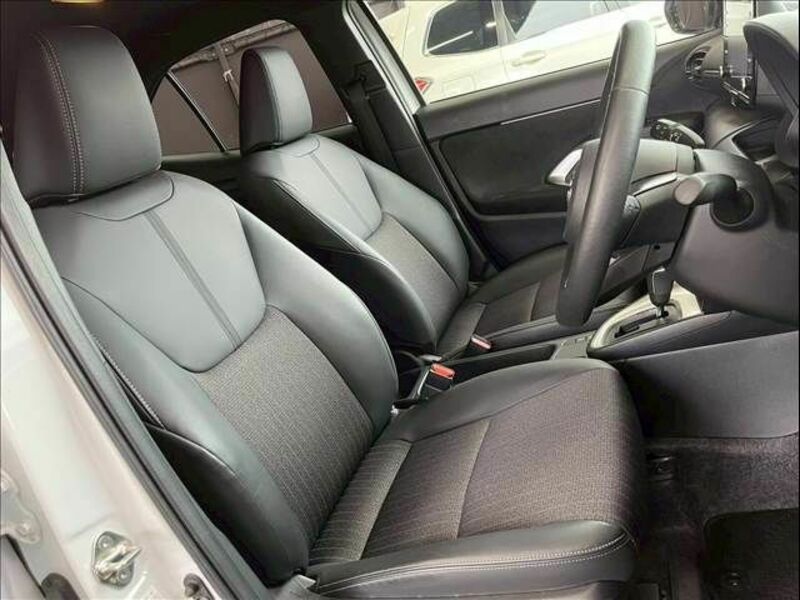 YARIS CROSS-4