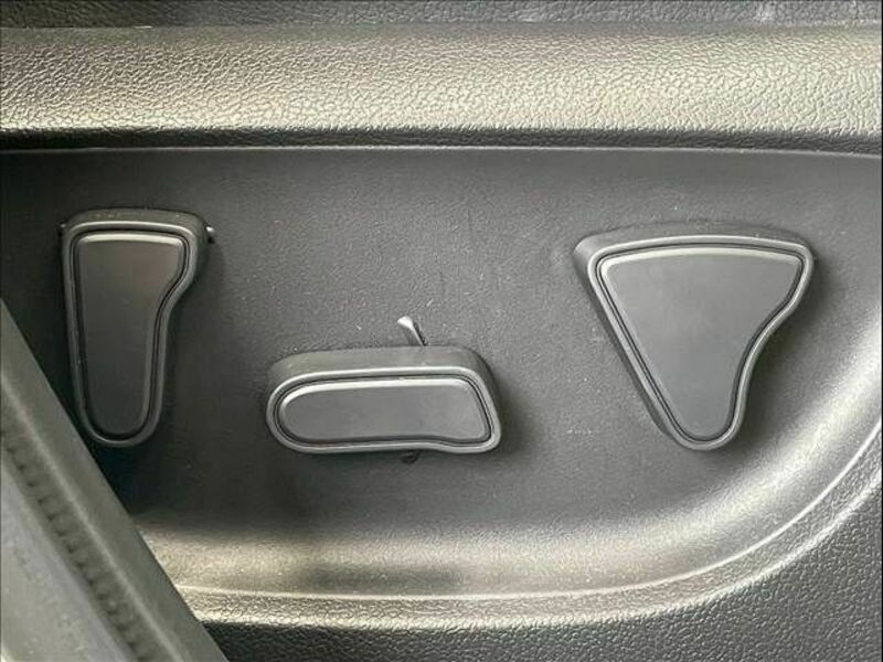 YARIS CROSS-10