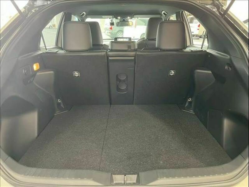 YARIS CROSS-12
