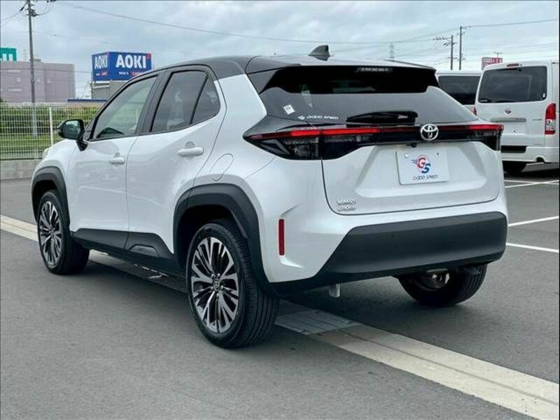 YARIS CROSS-15