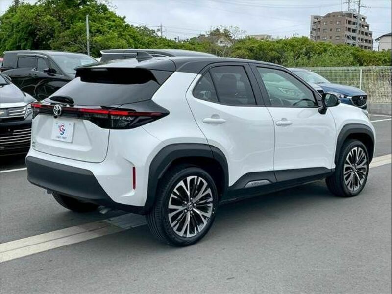 YARIS CROSS-16