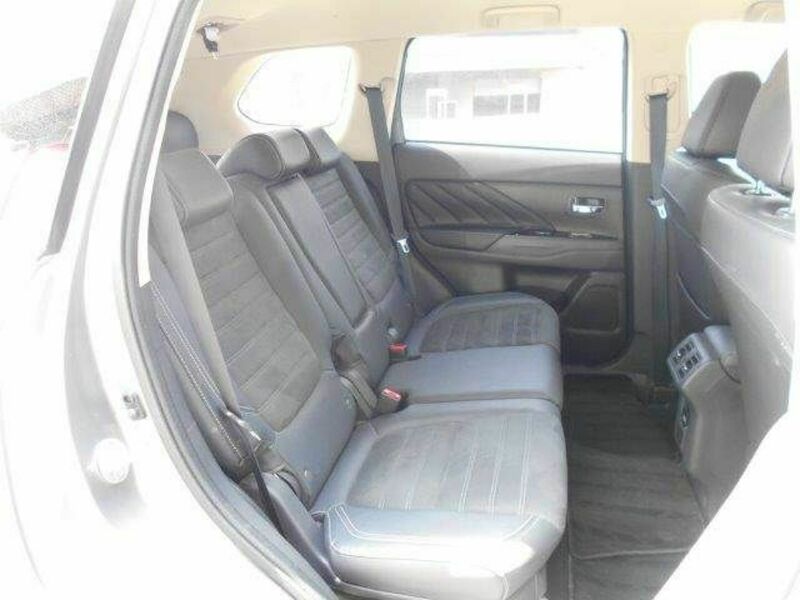 OUTLANDER PHEV-8