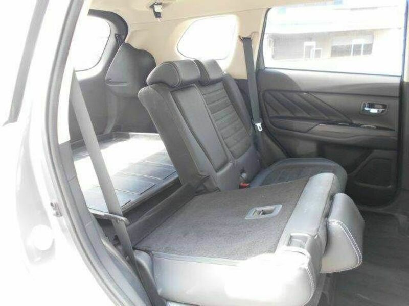 OUTLANDER PHEV-9
