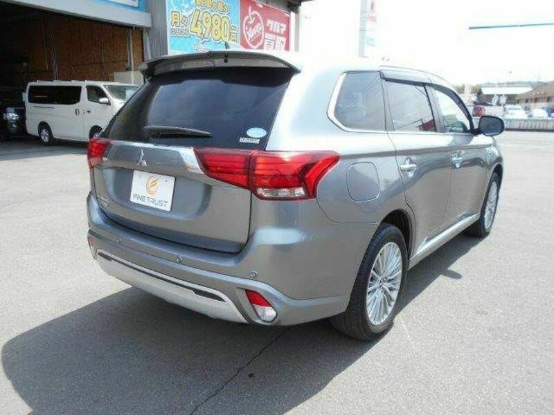 OUTLANDER PHEV-18