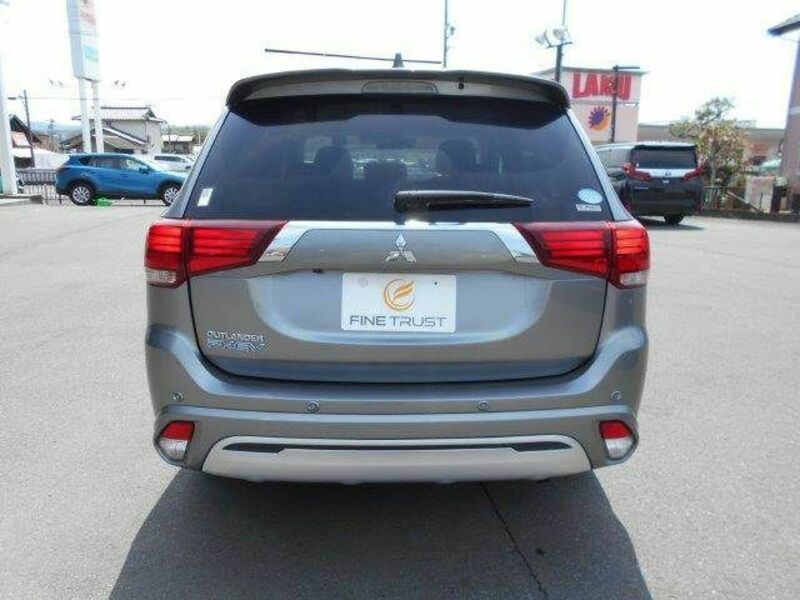 OUTLANDER PHEV-19