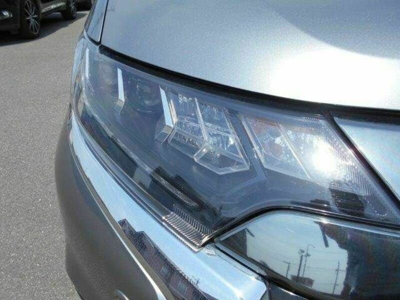 OUTLANDER PHEV-23
