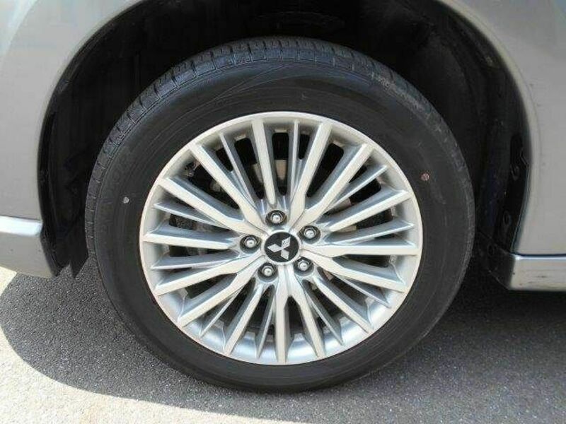 OUTLANDER PHEV-28