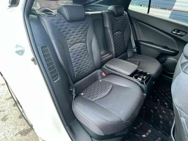 PRIUS PHV-11
