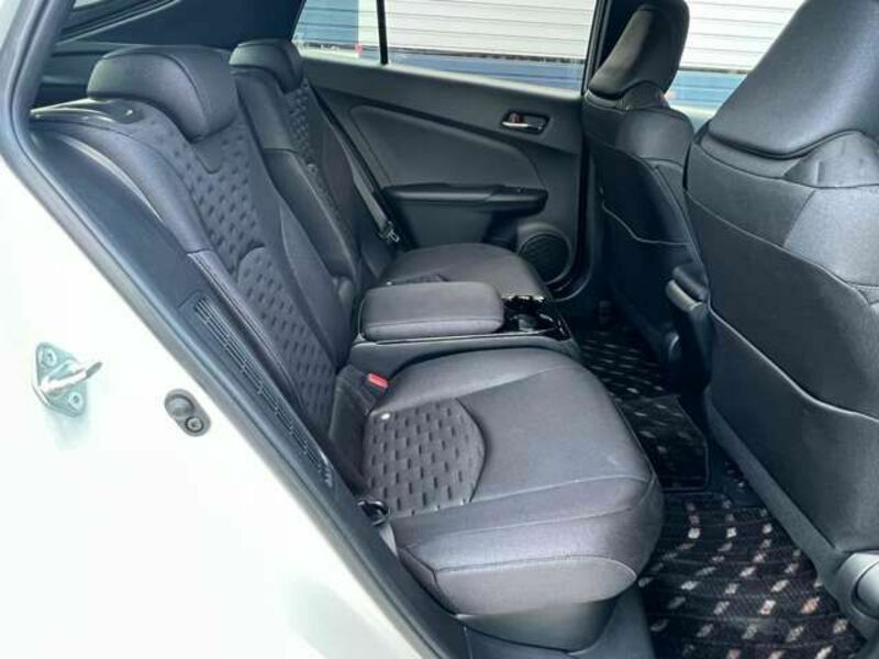 PRIUS PHV-12