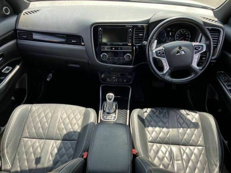 OUTLANDER PHEV-1