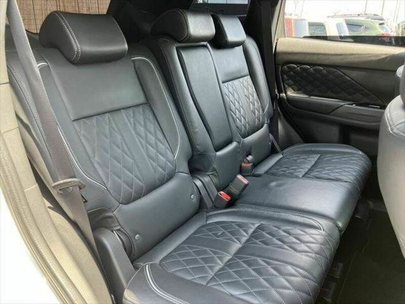 OUTLANDER PHEV-5