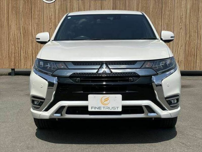 OUTLANDER PHEV-11