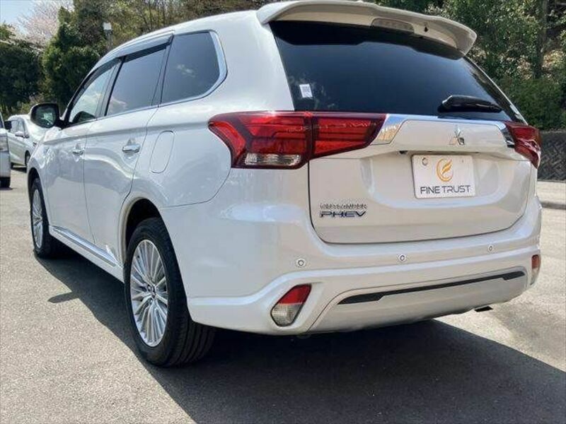 OUTLANDER PHEV-16