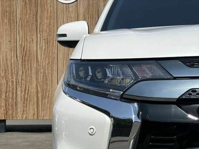 OUTLANDER PHEV-23