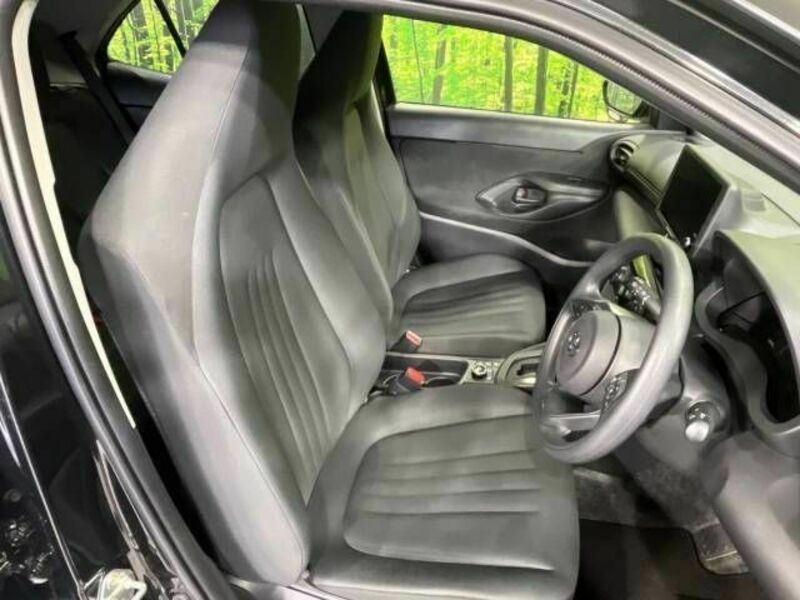 YARIS CROSS-8