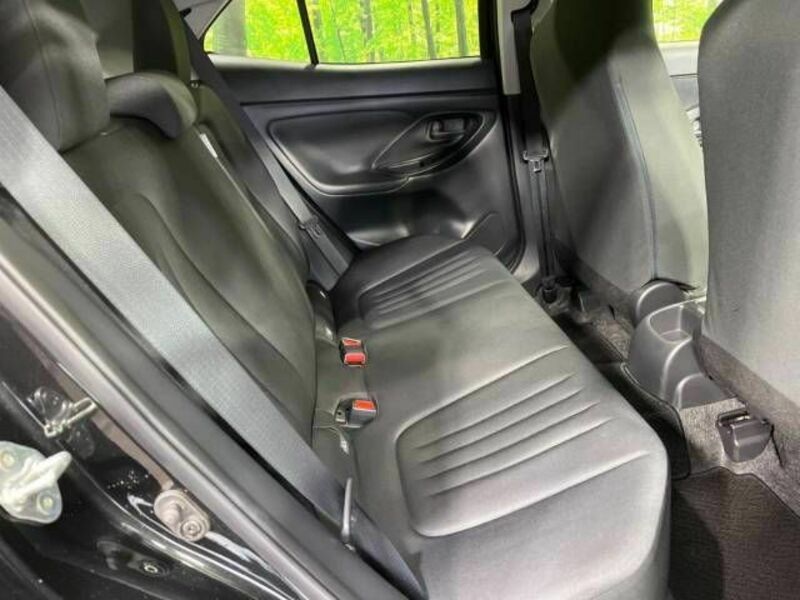 YARIS CROSS-9