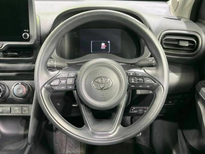 YARIS CROSS-11