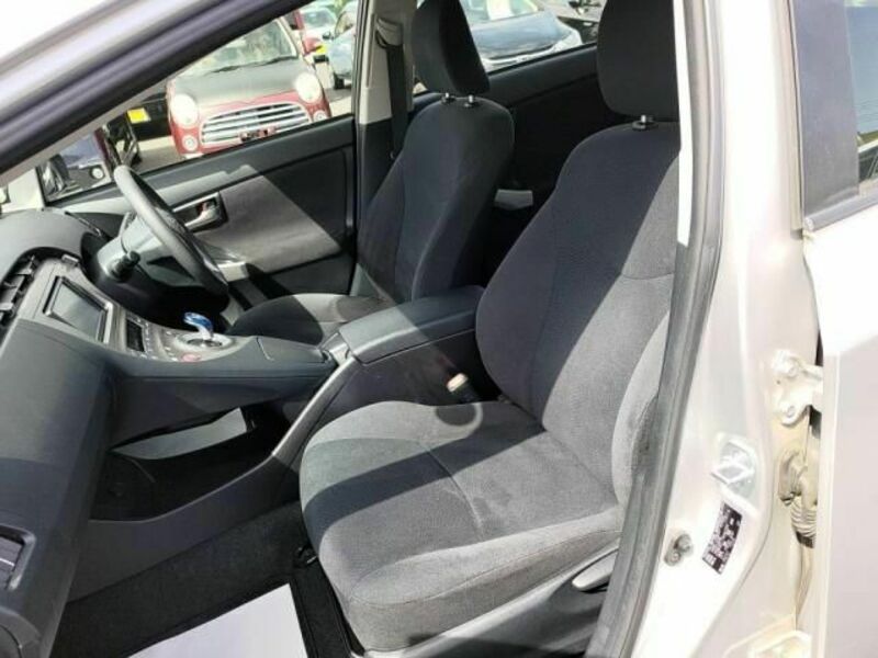 PRIUS-21