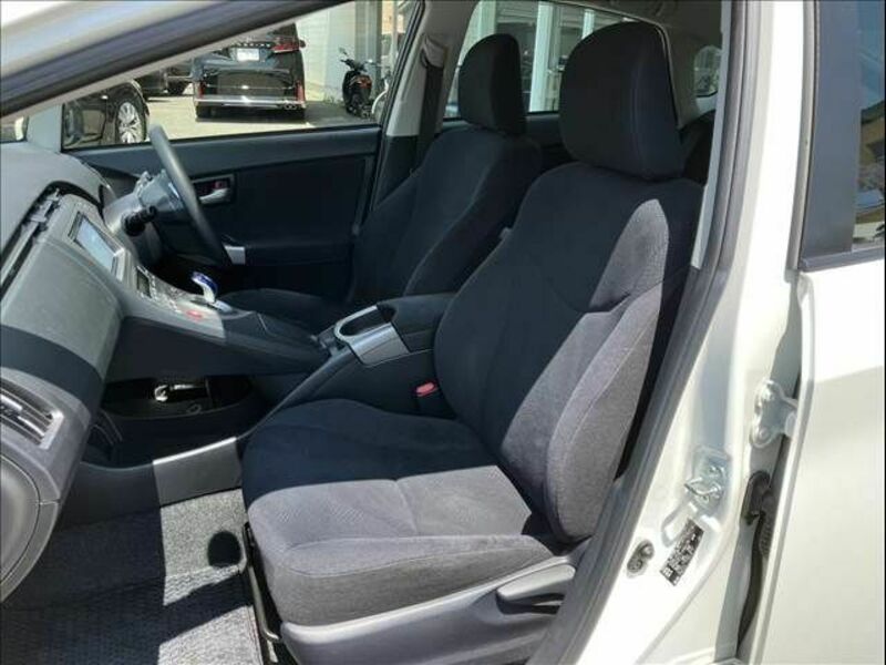 PRIUS-13