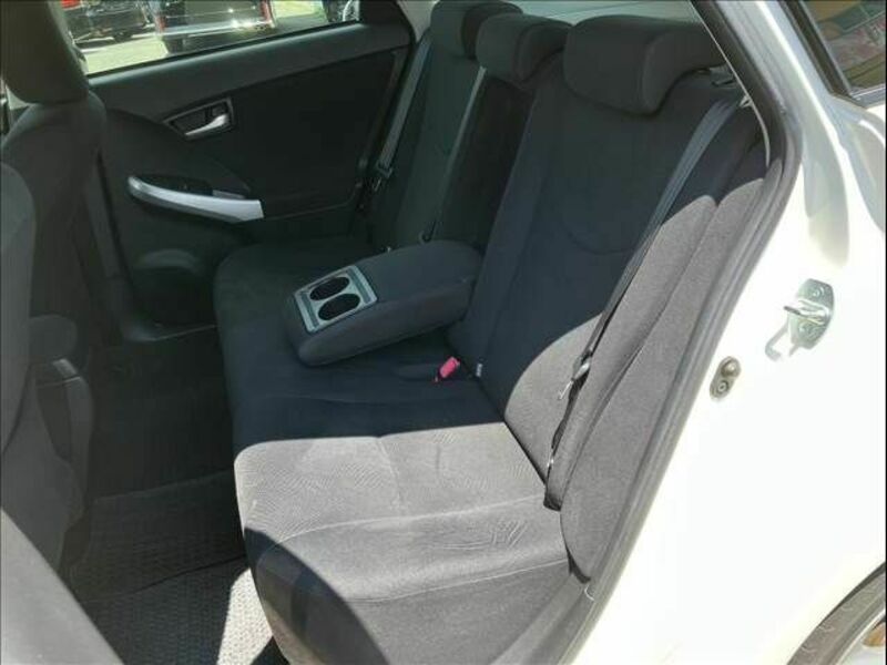 PRIUS-16