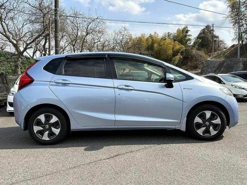 FIT HYBRID-15